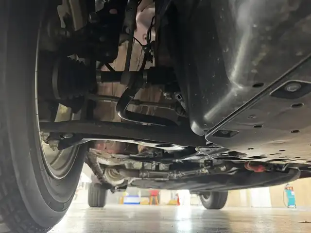ホンダ ヴェゼル ハイブリッド Z ホンダセンシング 三重県 2019(令1)年 2.7万km プレミアムクリスタルレッドM ハイブリッド/FF/i-DCD（MTモード付フロア7DCT）/純正17inAWあり/純正 8インチナビ VXM-184VFi/（CD/DVD/RADIO/TV/SD/MusicRack/USB/iPod/Bluetooth/HDMI/AppleCarPlay）/バックカメラ/ビルトイン ETC/Honda SENSING/・衝突軽減ブレーキ［CMBS］/・車線維持支援システム［LKAS］/・アダプティブクルーズコントロール［ACC］/・路外逸脱抑制機能/・標識認識機能/・先行車発進お知らせ機能/・リアクティブフォースペダル［RFP］/装備/・ハーフレザーシート/・シートヒーター（D/N）/・左右独立オートエアコン/・雨滴検知オートワイパー/・パドルシフト/・電子パーキングブレーキ/・オートブレーキホールド/・自動防眩ルームミラー/・ステアリングスイッチ/・保/取/・スマートキーx2