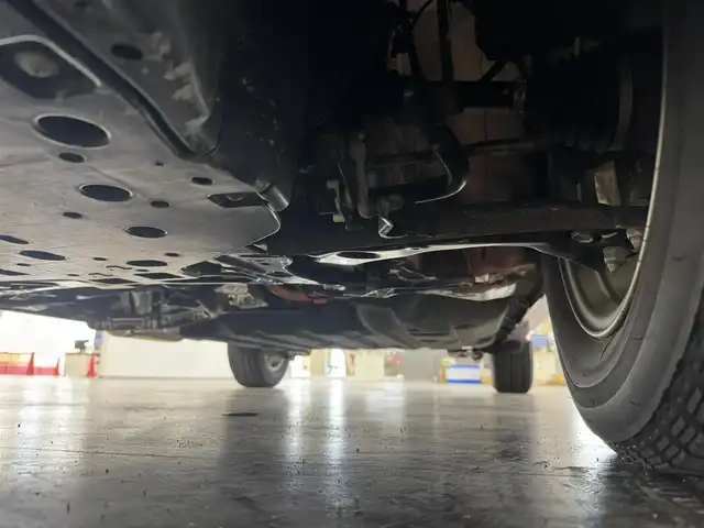 ホンダ ヴェゼル ハイブリッド Z ホンダセンシング 三重県 2019(令1)年 2.7万km プレミアムクリスタルレッドM ハイブリッド/FF/i-DCD（MTモード付フロア7DCT）/純正17inAWあり/純正 8インチナビ VXM-184VFi/（CD/DVD/RADIO/TV/SD/MusicRack/USB/iPod/Bluetooth/HDMI/AppleCarPlay）/バックカメラ/ビルトイン ETC/Honda SENSING/・衝突軽減ブレーキ［CMBS］/・車線維持支援システム［LKAS］/・アダプティブクルーズコントロール［ACC］/・路外逸脱抑制機能/・標識認識機能/・先行車発進お知らせ機能/・リアクティブフォースペダル［RFP］/装備/・ハーフレザーシート/・シートヒーター（D/N）/・左右独立オートエアコン/・雨滴検知オートワイパー/・パドルシフト/・電子パーキングブレーキ/・オートブレーキホールド/・自動防眩ルームミラー/・ステアリングスイッチ/・保/取/・スマートキーx2