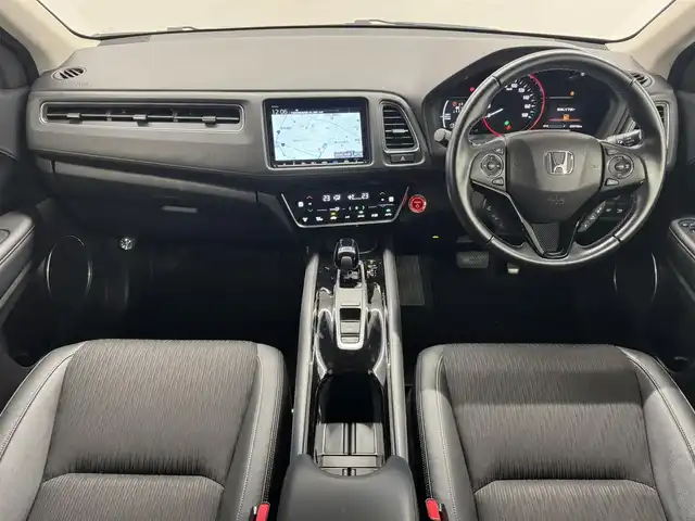 ホンダ ヴェゼル ハイブリッド Z ホンダセンシング 三重県 2019(令1)年 2.7万km プレミアムクリスタルレッドM ハイブリッド/FF/i-DCD（MTモード付フロア7DCT）/純正17inAWあり/純正 8インチナビ VXM-184VFi/（CD/DVD/RADIO/TV/SD/MusicRack/USB/iPod/Bluetooth/HDMI/AppleCarPlay）/バックカメラ/ビルトイン ETC/Honda SENSING/・衝突軽減ブレーキ［CMBS］/・車線維持支援システム［LKAS］/・アダプティブクルーズコントロール［ACC］/・路外逸脱抑制機能/・標識認識機能/・先行車発進お知らせ機能/・リアクティブフォースペダル［RFP］/装備/・ハーフレザーシート/・シートヒーター（D/N）/・左右独立オートエアコン/・雨滴検知オートワイパー/・パドルシフト/・電子パーキングブレーキ/・オートブレーキホールド/・自動防眩ルームミラー/・ステアリングスイッチ/・保/取/・スマートキーx2