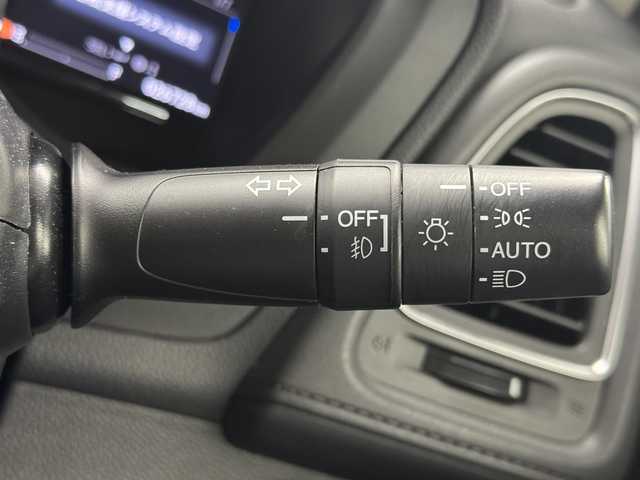 ホンダ ヴェゼル ハイブリッド Z ホンダセンシング 三重県 2019(令1)年 2.7万km プレミアムクリスタルレッドM ハイブリッド/FF/i-DCD（MTモード付フロア7DCT）/純正17inAWあり/純正 8インチナビ VXM-184VFi/（CD/DVD/RADIO/TV/SD/MusicRack/USB/iPod/Bluetooth/HDMI/AppleCarPlay）/バックカメラ/ビルトイン ETC/Honda SENSING/・衝突軽減ブレーキ［CMBS］/・車線維持支援システム［LKAS］/・アダプティブクルーズコントロール［ACC］/・路外逸脱抑制機能/・標識認識機能/・先行車発進お知らせ機能/・リアクティブフォースペダル［RFP］/装備/・ハーフレザーシート/・シートヒーター（D/N）/・左右独立オートエアコン/・雨滴検知オートワイパー/・パドルシフト/・電子パーキングブレーキ/・オートブレーキホールド/・自動防眩ルームミラー/・ステアリングスイッチ/・保/取/・スマートキーx2