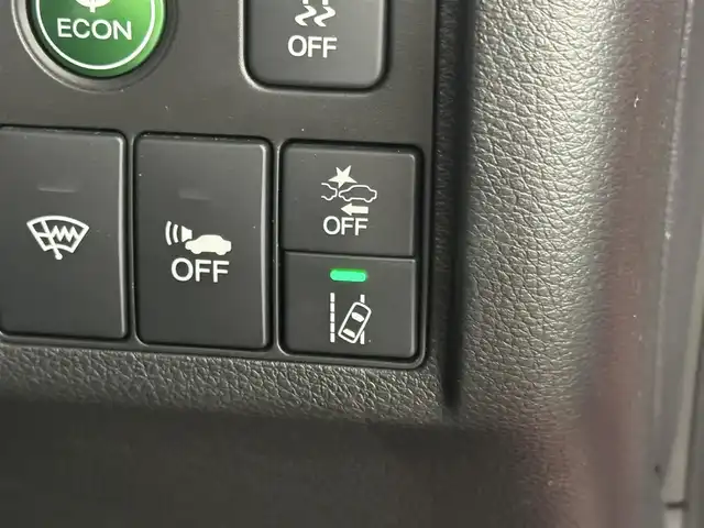 ホンダ ヴェゼル ハイブリッド Z ホンダセンシング 三重県 2019(令1)年 2.7万km プレミアムクリスタルレッドM ハイブリッド/FF/i-DCD（MTモード付フロア7DCT）/純正17inAWあり/純正 8インチナビ VXM-184VFi/（CD/DVD/RADIO/TV/SD/MusicRack/USB/iPod/Bluetooth/HDMI/AppleCarPlay）/バックカメラ/ビルトイン ETC/Honda SENSING/・衝突軽減ブレーキ［CMBS］/・車線維持支援システム［LKAS］/・アダプティブクルーズコントロール［ACC］/・路外逸脱抑制機能/・標識認識機能/・先行車発進お知らせ機能/・リアクティブフォースペダル［RFP］/装備/・ハーフレザーシート/・シートヒーター（D/N）/・左右独立オートエアコン/・雨滴検知オートワイパー/・パドルシフト/・電子パーキングブレーキ/・オートブレーキホールド/・自動防眩ルームミラー/・ステアリングスイッチ/・保/取/・スマートキーx2