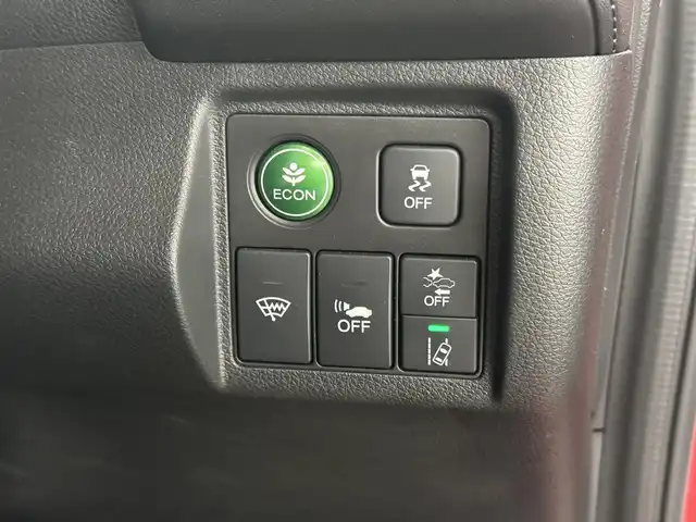 ホンダ ヴェゼル ハイブリッド Z ホンダセンシング 三重県 2019(令1)年 2.7万km プレミアムクリスタルレッドM ハイブリッド/FF/i-DCD（MTモード付フロア7DCT）/純正17inAWあり/純正 8インチナビ VXM-184VFi/（CD/DVD/RADIO/TV/SD/MusicRack/USB/iPod/Bluetooth/HDMI/AppleCarPlay）/バックカメラ/ビルトイン ETC/Honda SENSING/・衝突軽減ブレーキ［CMBS］/・車線維持支援システム［LKAS］/・アダプティブクルーズコントロール［ACC］/・路外逸脱抑制機能/・標識認識機能/・先行車発進お知らせ機能/・リアクティブフォースペダル［RFP］/装備/・ハーフレザーシート/・シートヒーター（D/N）/・左右独立オートエアコン/・雨滴検知オートワイパー/・パドルシフト/・電子パーキングブレーキ/・オートブレーキホールド/・自動防眩ルームミラー/・ステアリングスイッチ/・保/取/・スマートキーx2