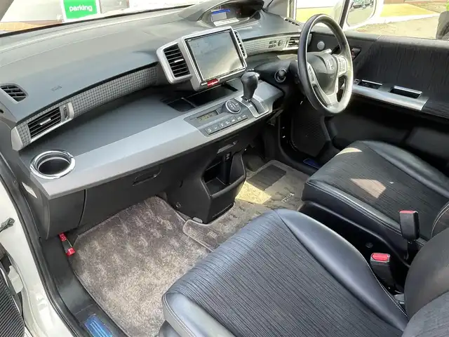 ホンダ フリード ハイブリット ジャストセレクション 長野県 2012(平24)年 14.3万km プレミアムホワイトパール 社外ナビ（FM/AM、CD、DVD、USB）/バックカメラ/フルセグテレビ/クルーズコントロール追従有/社外ETC/両側パワースライドドア/横滑り防止装置/盗難防止装置/純正フロアマット/ダブルエアバック/キセノンオートヘッドライト/エンジンスターター/革ステアリング/スペアキー（１本）/取扱説明書/ABS