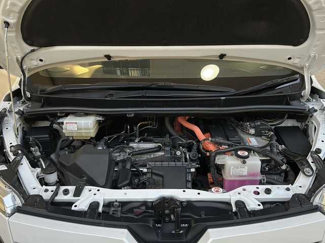 トヨタ ヴォクシー ハイブリッド ZS 煌Ⅱ 福島県 2020(令2)年 8.1万km ホワイトパールクリスタルシャイン 登録時走行距離　　80714ｋｍ/ワンオーナー/純正SDナビ/(AM/FM/CD/DVD/BT/フルセグTV)/プッシュスタート/電動格納ミラー/パワースライドドア/レーンディパーチャーアラート/オートライト/オートマチックハイビーム/純正フォグランプ/純正AW/寒冷地仕様/コーナーセンサー/クルコン/センターコンソール/サイドバイザー/純正マット/衝突軽減システム/ETC/フリップダウン/シートヒータ/2.1V充電端子/社外ドラレコ/ウィンカーミラー