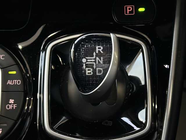 トヨタ ヴォクシー ハイブリッド ZS 煌Ⅱ 福島県 2020(令2)年 8.1万km ホワイトパールクリスタルシャイン 登録時走行距離　　80714ｋｍ/ワンオーナー/純正SDナビ/(AM/FM/CD/DVD/BT/フルセグTV)/プッシュスタート/電動格納ミラー/パワースライドドア/レーンディパーチャーアラート/オートライト/オートマチックハイビーム/純正フォグランプ/純正AW/寒冷地仕様/コーナーセンサー/クルコン/センターコンソール/サイドバイザー/純正マット/衝突軽減システム/ETC/フリップダウン/シートヒータ/2.1V充電端子/社外ドラレコ/ウィンカーミラー