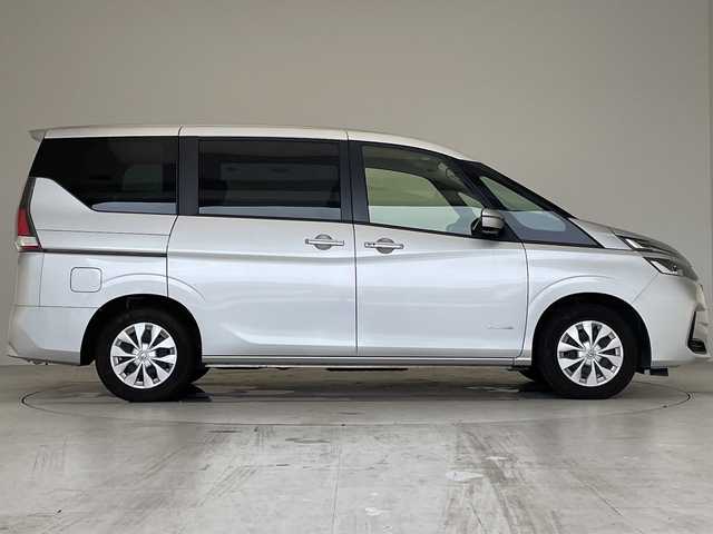 日産 セレナ X 愛知県 2022(令4)年 6.4万km ブリリアントシルバー 社外SDナビ（AVIC-RZ403）/DVD/CD/Bluetooth/衝突軽減ブレーキ/ブラインドスポットモニター/片側電動スライドドア/バックカメラ/コーナーセンサー/ETC/ステアリングスイッチ/スマートキー/プッシュスタート