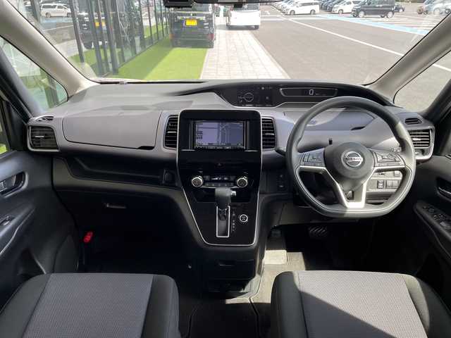 日産 セレナ X 三重県 2022(令4)年 6.4万km ブリリアントシルバー 社外SDナビ（AVIC-RZ403）/DVD/CD/Bluetooth/衝突軽減ブレーキ/ブラインドスポットモニター/片側電動スライドドア/バックカメラ/コーナーセンサー/ETC/ステアリングスイッチ/スマートキー/プッシュスタート