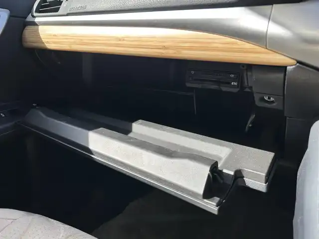 レクサス ＣＴ 200h 群馬県 2012(平24)年 14.1万km ブラックオパールマイカ 純正HDDナビ/（CD/DVD/USB/Bluetooth）/フルセグテレビ/バックカメラ/シートヒーター/パドルシフト/ステアリングリモコン/LEDヘッドランプ/社外フロアマット/純正ドアバイザー/ETC/保証書・取説・スペアキー