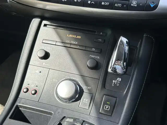 レクサス ＣＴ 200h 群馬県 2012(平24)年 14.1万km ブラックオパールマイカ 純正HDDナビ/（CD/DVD/USB/Bluetooth）/フルセグテレビ/バックカメラ/シートヒーター/パドルシフト/ステアリングリモコン/LEDヘッドランプ/社外フロアマット/純正ドアバイザー/ETC/保証書・取説・スペアキー