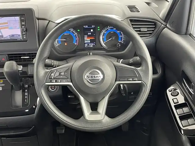 日産 ルークス ハイウェイスター X 千葉県 2020(令2)年 5.4万km ブラック 禁煙車/エマージェンシーブレーキ/レーンキープアシスト/先行発進のお知らせ/速度標識表示機能/道路標識表示機能/前後ソナー/ふらつき警報/オートハイビーム/純正メモリナビ/　CD/DVD/BT/フルセグ/片側パワースライドドア/アラウンドビューモニター/電動格納ミラー/スマートキー＆プッシュスタート/ヘッドライトレベライザー /ステアリングスイッチ/純正14インチアルミホイール