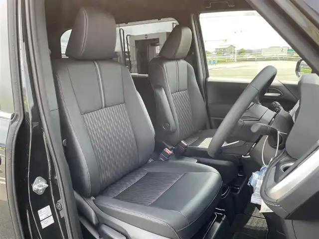 トヨタ ノア S－Z 佐賀県 2025(令7)年 0.1千km グリッターブラックガラスフレーク 登録時走行距離33Km/純正10.5インチディスプレイオーディオ(ナビ機能付)/・フルセグTV/CD/DVD/USB/HDMI/Bluetooth/純正フリップダウンモニター/パノラミックビューモニター/前後ドライブレコーダー機能付デジタルインナーミラー/ビルトインETC2.0/アドバンストパーク/TVキャンセラー/両側パワースライドドア/電子パーキングブレーキ/AUTO HOLD機能/後席エアコン/ハーフレザーシート/DN席シートヒーター/キャプテンシート/後席サンシェード/ISOFIX対応/革巻きステアリング/ステアリングリモコン/純正17インチアルミホイール/純正三眼LEDヘッドライト/・オートマチックハイビーム/純正LEDフォグランプ/純正フロアマット/純正ドアバイザ―/取扱説明書/スペアキー１本/トヨタセーフティセンス/・レーダークルーズコントロール/・レーンディパーチャーアラート/・ブラインドスポットモニター/・プリクラッシュセーフティ/・プロアクティブドライビングアシスト/・クリアランスソナー/・フロント/リヤクロストラフィックアラート/・安心降車アシスト