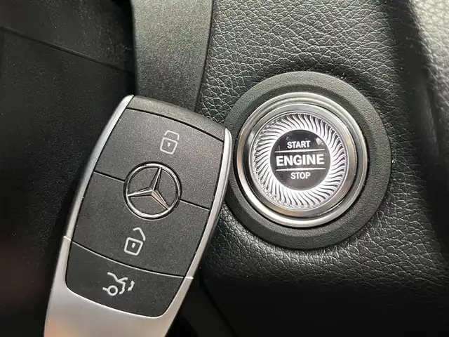 メルセデス・ベンツ Ｃ２００ アバンギャルド AMGライン 千葉県 2018(平30)年 3.3万km オブシディアンブラック ＡＣＣ　/黒革　/ナビＴＶ　/Ｂカメラ　/Ｂｌｕｅｔｏｏｔｈ接続　/電動シート　/シートＨ　/ＬＥＤライト　/アダプティブハイビームアシストプラス　/アクティブパーキング　/ＥＴＣ　/ドラレコ　/衝突軽減Ｂ　/ＢＳＭ　/ＬＫＡ