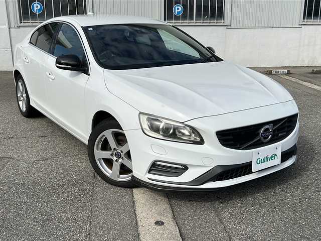ボルボ Ｓ６０ T4 Rデザイン 富山県 2015(平27)年 8.2万km 白 スマートキー×２/メーカーオプションHDDナビ/DVD/BT/デジタルTV/AUX/USB/ETC/バックカメラ/衝突安全ブレーキ/レーダークルコン/レーンキープアシスト/プッシュスタート/前席シートヒーター/クリアランスソナー/ドラレコ(DRY-AS370WG)/電格ウィンカーミラー/オートライト/HIDヘッドライト/フォグ/革巻きステアリング/パドルシフト/8エアバッグ/リアスポイラー/純正１７インチAW/保証書・取説・ナビ取説/社外AW付きノーマルタイヤ車載(235/40R18)