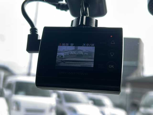ボルボ Ｓ６０ T4 Rデザイン 富山県 2015(平27)年 8.2万km 白 スマートキー×２/メーカーオプションHDDナビ/DVD/BT/デジタルTV/AUX/USB/ETC/バックカメラ/衝突安全ブレーキ/レーダークルコン/レーンキープアシスト/プッシュスタート/前席シートヒーター/クリアランスソナー/ドラレコ(DRY-AS370WG)/電格ウィンカーミラー/オートライト/HIDヘッドライト/フォグ/革巻きステアリング/パドルシフト/8エアバッグ/リアスポイラー/純正１７インチAW/保証書・取説・ナビ取説/社外AW付きノーマルタイヤ車載(235/40R18)