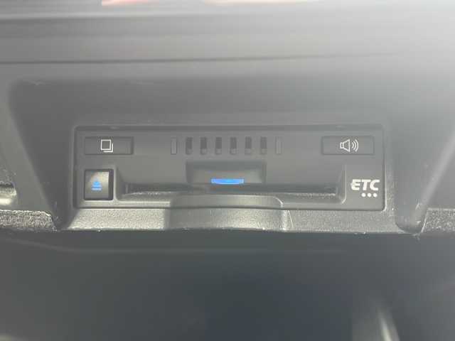 トヨタ クラウン ハイブリッド G－エグゼクティブ Four 山形県 2019(平31)年 13.3万km ホワイトパールクリスタルシャイン Toyota Safety Sense /・プリクラッシュセーフティ/・レーンディパーチャーアラート/・オートマチックハイビーム/・レーダークルーズコントロール/純正マルチナビ/（フルセグ.BD.BT.MSV.USB.Miracast）/全方位カメラ/デジタルインナーミラー/純正エンジンスターター/全席パワーシート（D席メモリ機能付）/全席シートヒーター/前席エアシート/革巻きステアリング/パドルシフト/ステアリングスイッチ/電動リアサンシェード/純正ドライブレコーダー/ビルトインETC/LEDヘッドライト/フォグランプ/フロアマット/ドアバイザー/スマートキー/プッシュスタート