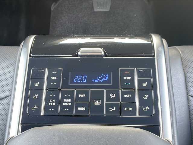 トヨタ クラウン ハイブリッド G－エグゼクティブ Four 山形県 2019(平31)年 13.3万km ホワイトパールクリスタルシャイン Toyota Safety Sense /・プリクラッシュセーフティ/・レーンディパーチャーアラート/・オートマチックハイビーム/・レーダークルーズコントロール/純正マルチナビ/（フルセグ.BD.BT.MSV.USB.Miracast）/全方位カメラ/デジタルインナーミラー/純正エンジンスターター/全席パワーシート（D席メモリ機能付）/全席シートヒーター/前席エアシート/革巻きステアリング/パドルシフト/ステアリングスイッチ/電動リアサンシェード/純正ドライブレコーダー/ビルトインETC/LEDヘッドライト/フォグランプ/フロアマット/ドアバイザー/スマートキー/プッシュスタート