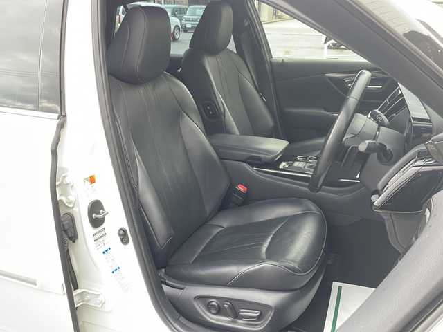 トヨタ クラウン ハイブリッド G－エグゼクティブ Four 山形県 2019(平31)年 13.3万km ホワイトパールクリスタルシャイン Toyota Safety Sense /・プリクラッシュセーフティ/・レーンディパーチャーアラート/・オートマチックハイビーム/・レーダークルーズコントロール/純正マルチナビ/（フルセグ.BD.BT.MSV.USB.Miracast）/全方位カメラ/デジタルインナーミラー/純正エンジンスターター/全席パワーシート（D席メモリ機能付）/全席シートヒーター/前席エアシート/革巻きステアリング/パドルシフト/ステアリングスイッチ/電動リアサンシェード/純正ドライブレコーダー/ビルトインETC/LEDヘッドライト/フォグランプ/フロアマット/ドアバイザー/スマートキー/プッシュスタート