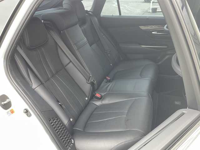 トヨタ クラウン ハイブリッド G－エグゼクティブ Four 山形県 2019(平31)年 13.3万km ホワイトパールクリスタルシャイン Toyota Safety Sense /・プリクラッシュセーフティ/・レーンディパーチャーアラート/・オートマチックハイビーム/・レーダークルーズコントロール/純正マルチナビ/（フルセグ.BD.BT.MSV.USB.Miracast）/全方位カメラ/デジタルインナーミラー/純正エンジンスターター/全席パワーシート（D席メモリ機能付）/全席シートヒーター/前席エアシート/革巻きステアリング/パドルシフト/ステアリングスイッチ/電動リアサンシェード/純正ドライブレコーダー/ビルトインETC/LEDヘッドライト/フォグランプ/フロアマット/ドアバイザー/スマートキー/プッシュスタート