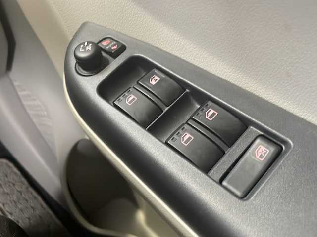 トヨタ パッソ X Lパッケージ 鳥取県 2023(令5)年 1.2万km ブライトシルバーM ワンオーナー/スマートキーx２個/プリクラッシュセーフティ/レーンデパーチャー/クリアランスソナー/オートハイビーム/ドライブレコーダー/純正メモリナビ/フルセグ・Bluetooth/バックカメラ/LEDヘッドライト/オートエアコン/オートライト/オートリトラクトミラー/スタットレス4本積込