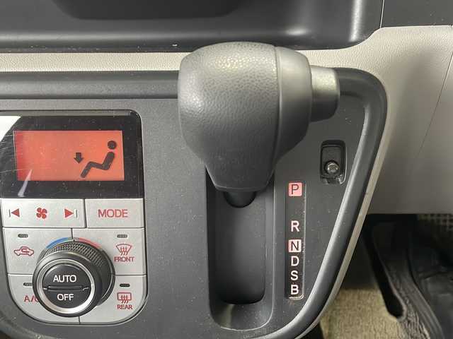 トヨタ パッソ X Lパッケージ 鳥取県 2023(令5)年 1.2万km ブライトシルバーM ワンオーナー/スマートキーx２個/プリクラッシュセーフティ/レーンデパーチャー/クリアランスソナー/オートハイビーム/ドライブレコーダー/純正メモリナビ/フルセグ・Bluetooth/バックカメラ/LEDヘッドライト/オートエアコン/オートライト/オートリトラクトミラー/スタットレス4本積込