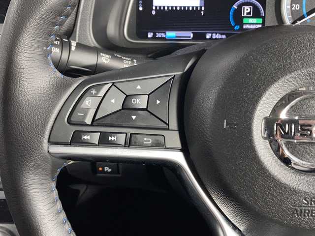 日産 リーフ X 沖縄県 2018(平30)年 3.7万km ダークメタルグレー 県外仕入れ　/禁煙車　/純正ナビ　/（フルセグＴＶ　ＣＤ　ＤＶＤ　Ｂｌｕｅｔｏｏｔｈ）/プロパイロット　/前後ドライブレコーダー　/ステアリングヒーター　/ＥＴＣ　/シートヒーター　/クリアランスソナー/ブラインドスポットモニター/e-pedal/USBポート