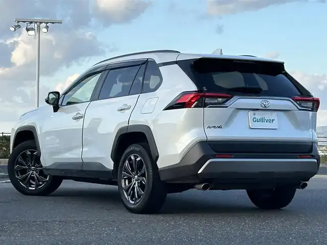 トヨタ ＲＡＶ４ G 島根県 2023(令5)年 5.7万km プラチナホワイトパールマイカ 登録時走行距離56734km/ワンオーナー/純正10.5インチナビ/フルセグTV/Bluetooth・AM・FM/全周囲カメラ/前席シートヒーター/前席エアーシート/運転席パワーシート/電動リアゲート/ETC2.0/ドライブレコーダー/レーダークルーズコントロール/衝突被害軽減ブレーキ/レーンキープアシスト/スマートキー(スペアキー×1)/LEDヘッドライト/フォグランプ/オートライト/純正18インチAW/禁煙車