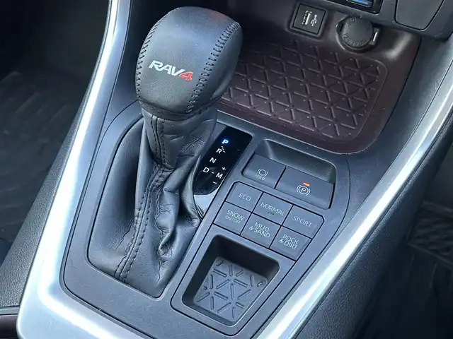 トヨタ ＲＡＶ４ G 島根県 2023(令5)年 5.7万km プラチナホワイトパールマイカ 登録時走行距離56734km/ワンオーナー/純正10.5インチナビ/フルセグTV/Bluetooth・AM・FM/全周囲カメラ/前席シートヒーター/前席エアーシート/運転席パワーシート/電動リアゲート/ETC2.0/ドライブレコーダー/レーダークルーズコントロール/衝突被害軽減ブレーキ/レーンキープアシスト/スマートキー(スペアキー×1)/LEDヘッドライト/フォグランプ/オートライト/純正18インチAW/禁煙車