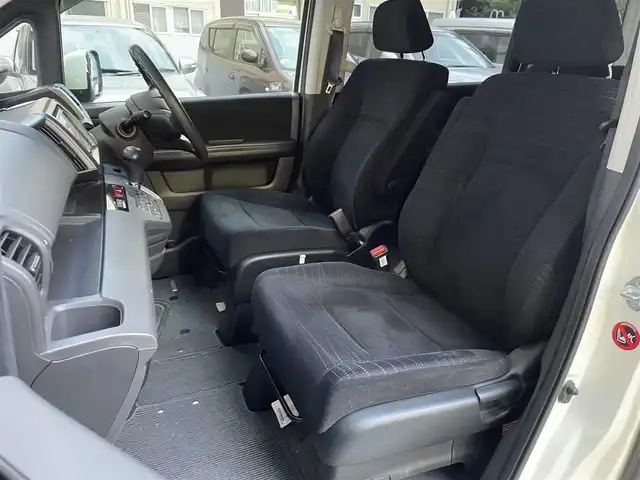 ホンダ ステップワゴン L 福岡県 2010(平22)年 12万km プレミアムホワイトパール 純正ナビ/（AM/FM/CD/DVD/USB/フルセグTV）/フリップダウンモニター/パーキングアシスト/純正フロアマット/ドライブレコーダー前（SD無し）/オートライト/フォグランプ/電格ミラー/取扱説明書/スペアキー×１