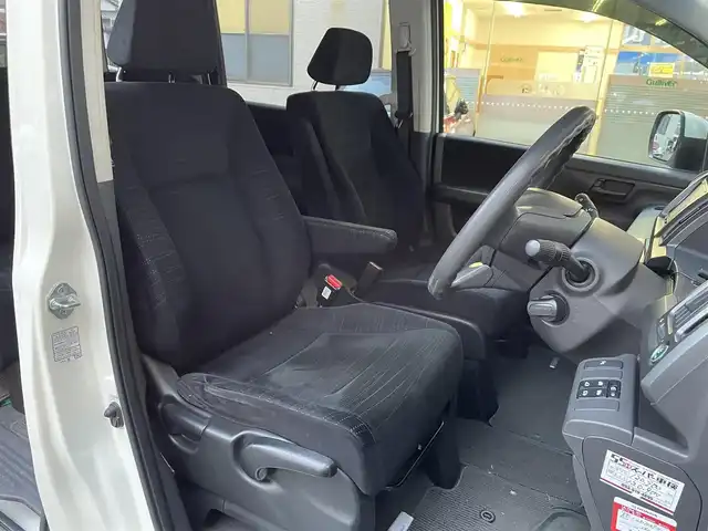 ホンダ ステップワゴン L 福岡県 2010(平22)年 12万km プレミアムホワイトパール 純正ナビ/（AM/FM/CD/DVD/USB/フルセグTV）/フリップダウンモニター/パーキングアシスト/純正フロアマット/ドライブレコーダー前（SD無し）/オートライト/フォグランプ/電格ミラー/取扱説明書/スペアキー×１