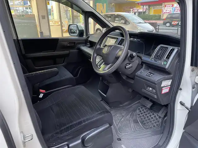 ホンダ ステップワゴン L 福岡県 2010(平22)年 12万km プレミアムホワイトパール 純正ナビ/（AM/FM/CD/DVD/USB/フルセグTV）/フリップダウンモニター/パーキングアシスト/純正フロアマット/ドライブレコーダー前（SD無し）/オートライト/フォグランプ/電格ミラー/取扱説明書/スペアキー×１