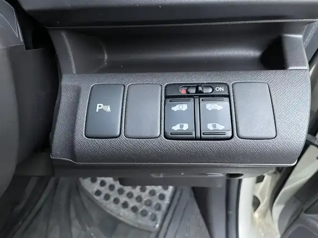 ホンダ ステップワゴン L 福岡県 2010(平22)年 12万km プレミアムホワイトパール 純正ナビ/（AM/FM/CD/DVD/USB/フルセグTV）/フリップダウンモニター/パーキングアシスト/純正フロアマット/ドライブレコーダー前（SD無し）/オートライト/フォグランプ/電格ミラー/取扱説明書/スペアキー×１