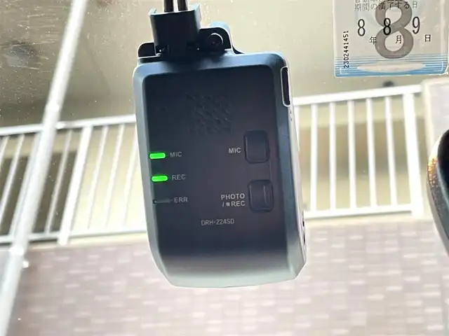 ホンダ シビック e:HEV 大阪府 2023(令5)年 0.5万km クリスタルブラックパール ワンオーナー/ホンダセンシング/・衝突軽減ブレーキシステム/・車線維持支援システム/・アダプティブクルーズコントロール/・トラフィックジャムアシスト/・オートハイビーム/・アダプティブドライビングビーム/純正ドライブレコーダー/純正9インチナビ/・Bluetooth/・フルセグTV/BOSEプレミアムサウンドシステム/バックカメラ/ブラインドスポットモニター/ビルトインETC2.0/置くだけ充電/革巻きステアリング/ステアリングスイッチ/パドルシフト/レザー×スウェードコンビシート/パワーシート（前席）/シートヒーター（前席）/純正LEDヘッドライト/フォグランプ/純正18インチアルミホイール/取扱説明書/保証書/記録簿R6.R7