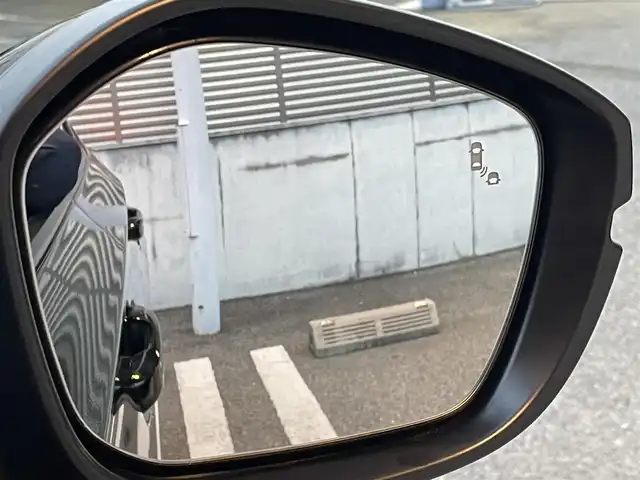 ホンダ シビック e:HEV 大阪府 2023(令5)年 0.5万km クリスタルブラックパール ワンオーナー/ホンダセンシング/・衝突軽減ブレーキシステム/・車線維持支援システム/・アダプティブクルーズコントロール/・トラフィックジャムアシスト/・オートハイビーム/・アダプティブドライビングビーム/純正ドライブレコーダー/純正9インチナビ/・Bluetooth/・フルセグTV/BOSEプレミアムサウンドシステム/バックカメラ/ブラインドスポットモニター/ビルトインETC2.0/置くだけ充電/革巻きステアリング/ステアリングスイッチ/パドルシフト/レザー×スウェードコンビシート/パワーシート（前席）/シートヒーター（前席）/純正LEDヘッドライト/フォグランプ/純正18インチアルミホイール/取扱説明書/保証書/記録簿R6.R7