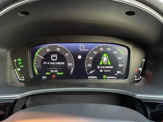 ホンダ シビック e:HEV 大阪府 2023(令5)年 0.5万km クリスタルブラックパール ワンオーナー/ホンダセンシング/・衝突軽減ブレーキシステム/・車線維持支援システム/・アダプティブクルーズコントロール/・トラフィックジャムアシスト/・オートハイビーム/・アダプティブドライビングビーム/純正ドライブレコーダー/純正9インチナビ/・Bluetooth/・フルセグTV/BOSEプレミアムサウンドシステム/バックカメラ/ブラインドスポットモニター/ビルトインETC2.0/置くだけ充電/革巻きステアリング/ステアリングスイッチ/パドルシフト/レザー×スウェードコンビシート/パワーシート（前席）/シートヒーター（前席）/純正LEDヘッドライト/フォグランプ/純正18インチアルミホイール/取扱説明書/保証書/記録簿R6.R7