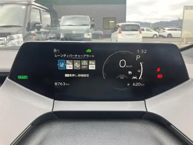 トヨタ プリウス Z 滋賀県 2023(令5)年 0.9万km プラチナホワイトパールマイカ 純正12.3型ナビ/（フルセグTV/BT/USB/Miracast/AppleCarplay）/トヨタセーフティセンス/・プリクラッシュセーフティ/・レーダークルーズコントロール（全車速追従）/・レーントレーシングアシスト（LTA）/・ロードサインアシスト/・アダプティブハイビームシステム/・オートマチックハイビーム/・パーキングサポートブレーキ（前後方・静止物）/・トヨタ チームメイト［アドバンストパーク］/・ブラインドスポットモニター（BSM）/・安心降車アシスト/・後方車両接近告知/・周辺車両接近時サポート/パノラミックビューモニター/ビルトインETC2.0/前後ドライブレコーダー/デジタルインナーミラー/クリアランスソナー/レザーシート/D席パワーシート/前席シートヒーター/シートベンチレーション/ステアリングヒーター/AC100V/LEDヘッドライト/純正フロアマット/モデリスタ17インチAW