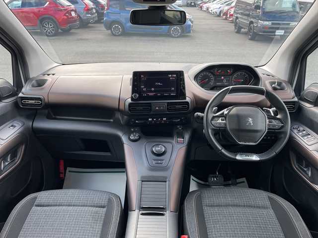 プジョー リフター GT 山形県 2021(令3)年 4.6万km ビアンカホワイト 禁煙車/ワンオーナー/純正オーディオナビ/・(Apple CarPlay/Android Auto/BT/USB)/PEUGEOTミラースクリーン/アクティブセーフティブレーキ/アクティブクルーズコントロール/レーンキープアシスト/アドバンスドグリップコントロール/ブラインドスポットモニターシステム/トラフィックサインインフォメーション/後方支援機能/ドライブモード(ノーマル/エコ)/ヒルディセントコントロール/ヒルスタートアシスタンス/ドライバーアテンションアラート/マルチパノラミックルーフ/オートヘッドライト/雨滴感知式オートーワイパー/インテリジェントハイビーム/ワイドバックアイカメラ/デットアングルカメラ(左前方)/自動防眩式ルームミラー(サイドカメラモニター付)/左右独立調整式オートエアコン/充電用USBソケット(2個：タッチスクリーン/センターコンソール)/革巻小径スポーツステアリングホイール/ETC/スペアキー/パドルシフト/純正AW17インチサマータイヤ積込