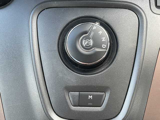 プジョー リフター GT 山形県 2021(令3)年 4.6万km ビアンカホワイト 禁煙車/ワンオーナー/純正オーディオナビ/・(Apple CarPlay/Android Auto/BT/USB)/PEUGEOTミラースクリーン/アクティブセーフティブレーキ/アクティブクルーズコントロール/レーンキープアシスト/アドバンスドグリップコントロール/ブラインドスポットモニターシステム/トラフィックサインインフォメーション/後方支援機能/ドライブモード(ノーマル/エコ)/ヒルディセントコントロール/ヒルスタートアシスタンス/ドライバーアテンションアラート/マルチパノラミックルーフ/オートヘッドライト/雨滴感知式オートーワイパー/インテリジェントハイビーム/ワイドバックアイカメラ/デットアングルカメラ(左前方)/自動防眩式ルームミラー(サイドカメラモニター付)/左右独立調整式オートエアコン/充電用USBソケット(2個：タッチスクリーン/センターコンソール)/革巻小径スポーツステアリングホイール/ETC/スペアキー/パドルシフト/純正AW17インチサマータイヤ積込