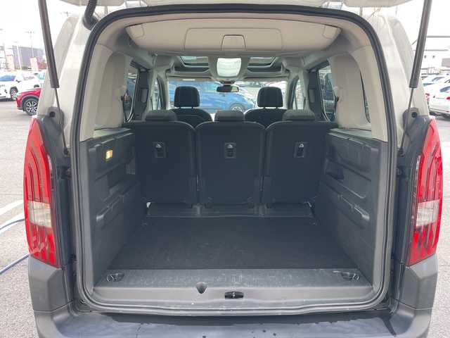 プジョー リフター GT 山形県 2021(令3)年 4.6万km ビアンカホワイト 禁煙車/ワンオーナー/純正オーディオナビ/・(Apple CarPlay/Android Auto/BT/USB)/PEUGEOTミラースクリーン/アクティブセーフティブレーキ/アクティブクルーズコントロール/レーンキープアシスト/アドバンスドグリップコントロール/ブラインドスポットモニターシステム/トラフィックサインインフォメーション/後方支援機能/ドライブモード(ノーマル/エコ)/ヒルディセントコントロール/ヒルスタートアシスタンス/ドライバーアテンションアラート/マルチパノラミックルーフ/オートヘッドライト/雨滴感知式オートーワイパー/インテリジェントハイビーム/ワイドバックアイカメラ/デットアングルカメラ(左前方)/自動防眩式ルームミラー(サイドカメラモニター付)/左右独立調整式オートエアコン/充電用USBソケット(2個：タッチスクリーン/センターコンソール)/革巻小径スポーツステアリングホイール/ETC/スペアキー/パドルシフト/純正AW17インチサマータイヤ積込