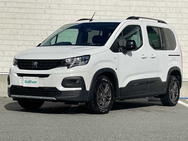 プジョー リフター GT 山形県 2021(令3)年 4.6万km ビアンカホワイト 禁煙車/ワンオーナー/純正オーディオナビ/・(Apple CarPlay/Android Auto/BT/USB)/PEUGEOTミラースクリーン/アクティブセーフティブレーキ/アクティブクルーズコントロール/レーンキープアシスト/アドバンスドグリップコントロール/ブラインドスポットモニターシステム/トラフィックサインインフォメーション/後方支援機能/ドライブモード(ノーマル/エコ)/ヒルディセントコントロール/ヒルスタートアシスタンス/ドライバーアテンションアラート/マルチパノラミックルーフ/オートヘッドライト/雨滴感知式オートーワイパー/インテリジェントハイビーム/ワイドバックアイカメラ/デットアングルカメラ(左前方)/自動防眩式ルームミラー(サイドカメラモニター付)/左右独立調整式オートエアコン/充電用USBソケット(2個：タッチスクリーン/センターコンソール)/革巻小径スポーツステアリングホイール/ETC/スペアキー/パドルシフト/純正AW17インチサマータイヤ積込