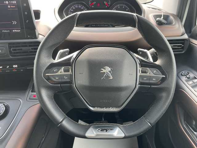 プジョー リフター GT 山形県 2021(令3)年 4.6万km ビアンカホワイト 禁煙車/ワンオーナー/純正オーディオナビ/・(Apple CarPlay/Android Auto/BT/USB)/PEUGEOTミラースクリーン/アクティブセーフティブレーキ/アクティブクルーズコントロール/レーンキープアシスト/アドバンスドグリップコントロール/ブラインドスポットモニターシステム/トラフィックサインインフォメーション/後方支援機能/ドライブモード(ノーマル/エコ)/ヒルディセントコントロール/ヒルスタートアシスタンス/ドライバーアテンションアラート/マルチパノラミックルーフ/オートヘッドライト/雨滴感知式オートーワイパー/インテリジェントハイビーム/ワイドバックアイカメラ/デットアングルカメラ(左前方)/自動防眩式ルームミラー(サイドカメラモニター付)/左右独立調整式オートエアコン/充電用USBソケット(2個：タッチスクリーン/センターコンソール)/革巻小径スポーツステアリングホイール/ETC/スペアキー/パドルシフト/純正AW17インチサマータイヤ積込