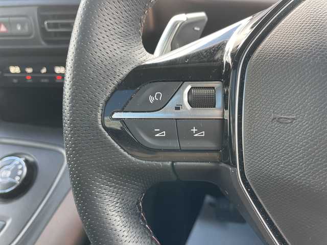 プジョー リフター GT 山形県 2021(令3)年 4.6万km ビアンカホワイト 禁煙車/ワンオーナー/純正オーディオナビ/・(Apple CarPlay/Android Auto/BT/USB)/PEUGEOTミラースクリーン/アクティブセーフティブレーキ/アクティブクルーズコントロール/レーンキープアシスト/アドバンスドグリップコントロール/ブラインドスポットモニターシステム/トラフィックサインインフォメーション/後方支援機能/ドライブモード(ノーマル/エコ)/ヒルディセントコントロール/ヒルスタートアシスタンス/ドライバーアテンションアラート/マルチパノラミックルーフ/オートヘッドライト/雨滴感知式オートーワイパー/インテリジェントハイビーム/ワイドバックアイカメラ/デットアングルカメラ(左前方)/自動防眩式ルームミラー(サイドカメラモニター付)/左右独立調整式オートエアコン/充電用USBソケット(2個：タッチスクリーン/センターコンソール)/革巻小径スポーツステアリングホイール/ETC/スペアキー/パドルシフト/純正AW17インチサマータイヤ積込