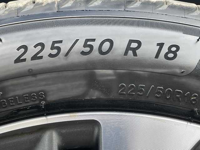 トヨタ カローラ クロス ハイブリッド Z 青森県 2025(令7)年 0.4万km プラチナホワイトパールマイカ 4WD/OP寒冷地仕様/OP純正10.5インチDオーディオプラスナビ・フルセグTV/Bluetooth・USB・Miracast/OPパノラミックビューモニター/OPパノラマルーフ/OPトヨタチームメイト/アドバンストパーク/パーキングサポートブレーキ/安心降車アシスト/ブラインドスポットモニター/セーフティセンス/プリクラッシュセーフティ/レーダークルーズコントロール/レーントレーシングアシスト/オートマチックハイビーム/ハーフレザーシート/運転席パワーシート/前席シートヒーター/ステアリングヒーター/パワーバックドア/純正前後ドライブレコーダー/純正ビルトインETC2.0/OP AC100V1500W/ワイパーデアイサー/LEDヘッドライト/LEDフォグランプ/LEDリアフォグランプ/純正18インチアルミ/ルーフレール