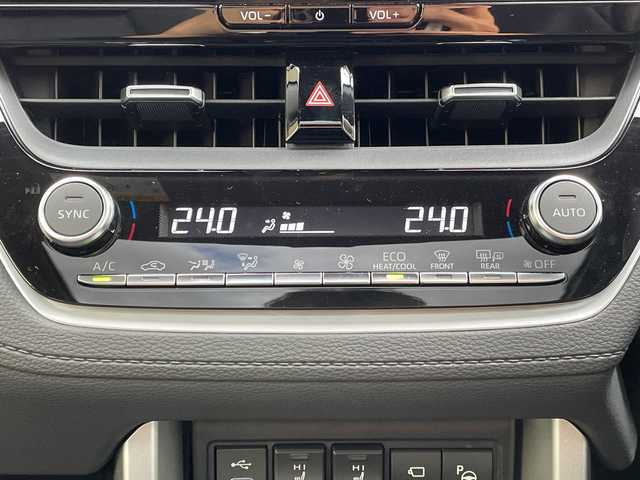 トヨタ カローラ クロス ハイブリッド Z 青森県 2025(令7)年 0.4万km プラチナホワイトパールマイカ 4WD/OP寒冷地仕様/OP純正10.5インチDオーディオプラスナビ・フルセグTV/Bluetooth・USB・Miracast/OPパノラミックビューモニター/OPパノラマルーフ/OPトヨタチームメイト/アドバンストパーク/パーキングサポートブレーキ/安心降車アシスト/ブラインドスポットモニター/セーフティセンス/プリクラッシュセーフティ/レーダークルーズコントロール/レーントレーシングアシスト/オートマチックハイビーム/ハーフレザーシート/運転席パワーシート/前席シートヒーター/ステアリングヒーター/パワーバックドア/純正前後ドライブレコーダー/純正ビルトインETC2.0/OP AC100V1500W/ワイパーデアイサー/LEDヘッドライト/LEDフォグランプ/LEDリアフォグランプ/純正18インチアルミ/ルーフレール