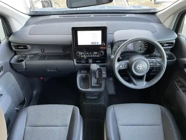 トヨタ シエンタ G 東京都 2024(令6)年 0.7万km グレイッシュブルー 純正ディスプレイオーディオ　/全周囲カメラ　/両側電動ドア　/ビルトインＥＴＣ　/追従クルコン　/純正ドラレコ　/トヨタセーフティセンス　/コーナーセンサー　/ＢＳＭ　/電動パーキング　/ＡＶＨ　/オートライト　/禁煙