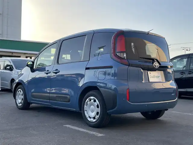 トヨタ シエンタ G 東京都 2024(令6)年 0.7万km グレイッシュブルー 純正ディスプレイオーディオ　/全周囲カメラ　/両側電動ドア　/ビルトインＥＴＣ　/追従クルコン　/純正ドラレコ　/トヨタセーフティセンス　/コーナーセンサー　/ＢＳＭ　/電動パーキング　/ＡＶＨ　/オートライト　/禁煙