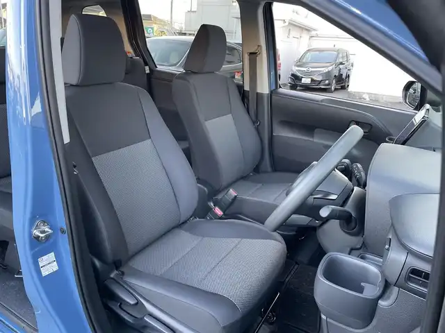 トヨタ シエンタ G 東京都 2024(令6)年 0.7万km グレイッシュブルー 純正ディスプレイオーディオ　/全周囲カメラ　/両側電動ドア　/ビルトインＥＴＣ　/追従クルコン　/純正ドラレコ　/トヨタセーフティセンス　/コーナーセンサー　/ＢＳＭ　/電動パーキング　/ＡＶＨ　/オートライト　/禁煙