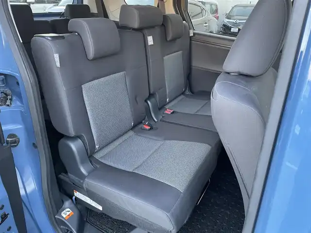 トヨタ シエンタ G 東京都 2024(令6)年 0.7万km グレイッシュブルー 純正ディスプレイオーディオ　/全周囲カメラ　/両側電動ドア　/ビルトインＥＴＣ　/追従クルコン　/純正ドラレコ　/トヨタセーフティセンス　/コーナーセンサー　/ＢＳＭ　/電動パーキング　/ＡＶＨ　/オートライト　/禁煙