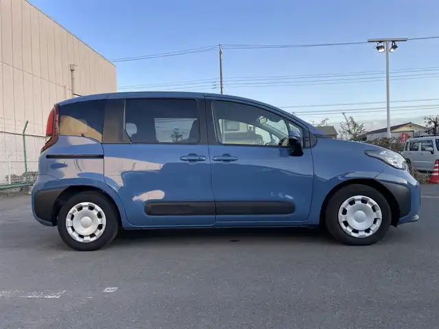 トヨタ シエンタ G 東京都 2024(令6)年 0.7万km グレイッシュブルー 純正ディスプレイオーディオ　/全周囲カメラ　/両側電動ドア　/ビルトインＥＴＣ　/追従クルコン　/純正ドラレコ　/トヨタセーフティセンス　/コーナーセンサー　/ＢＳＭ　/電動パーキング　/ＡＶＨ　/オートライト　/禁煙