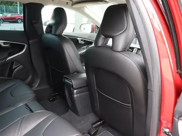 ボルボ Ｖ４０ D4 インスクリプション 長野県 2017(平29)年 3.6万km ワイン 黒革シート　/純正ナビ　/フルセグＴＶ　/バックカメラ　/ＡＣＣ　/衝突軽減ブレーキ　/ＬＫＡ　/ＢＳＭ　/パークセンサー　/ｈａｒｍａｎ／ｋａｒｄｏｎサウンド　/パワーシート／ヒーター　/純正１７ＡＷ　/ＬＥＤライト/スマートキー