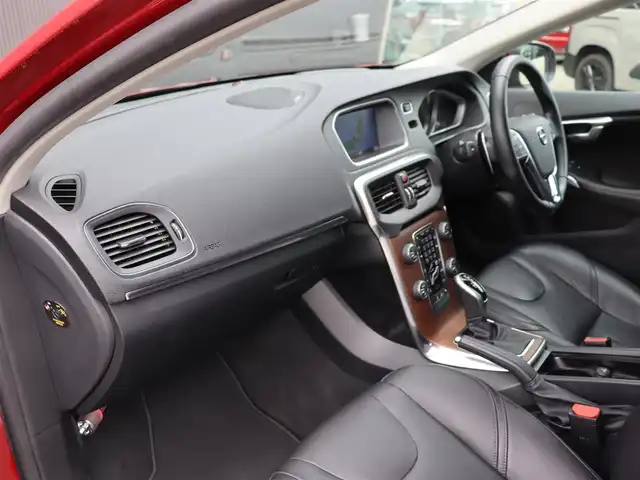 ボルボ Ｖ４０ D4 インスクリプション 長野県 2017(平29)年 3.6万km ワイン 黒革シート　/純正ナビ　/フルセグＴＶ　/バックカメラ　/ＡＣＣ　/衝突軽減ブレーキ　/ＬＫＡ　/ＢＳＭ　/パークセンサー　/ｈａｒｍａｎ／ｋａｒｄｏｎサウンド　/パワーシート／ヒーター　/純正１７ＡＷ　/ＬＥＤライト/スマートキー